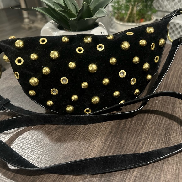 SHEIN Black Crescent Shoulder Bag with Gold Studs - Picture 4 of 10